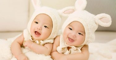 10 противоречиви факта за отглеждането на близнаци