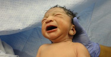 Уникален медицински случай: Жена роди здраво бебе след 30 химиотерапии